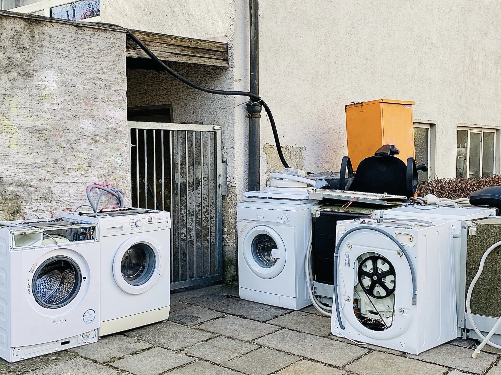 家電を分解して捨てることができないケースとは